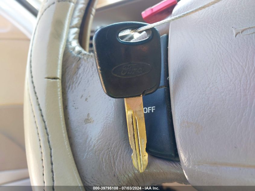 1999 Ford Expedition Eddie Bauer/Xlt VIN: 1FMPU18L1XLA54595 Lot: 39795108