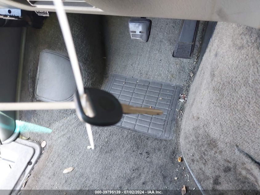 2002 Chevrolet Astro Ls VIN: 1GNDM19X02B144156 Lot: 39795139