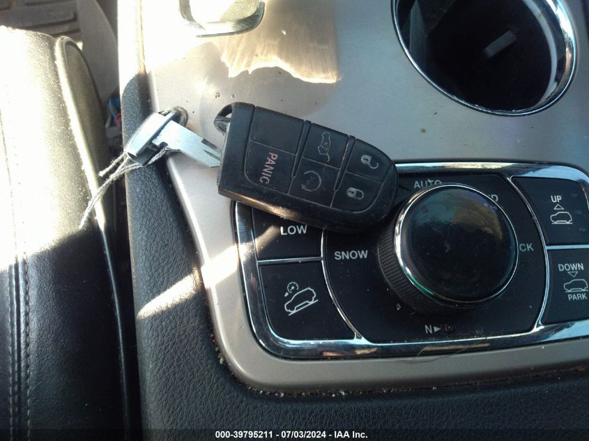 2015 Jeep Grand Cherokee Overland VIN: 1C4RJFCG1FC238317 Lot: 39795211