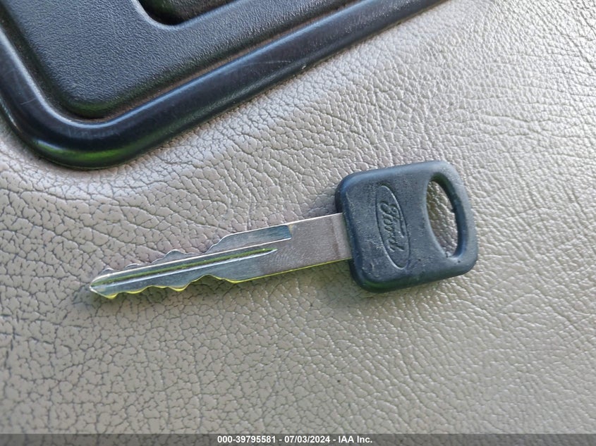 2000 Ford F-250 Lariat/Xl/Xlt VIN: 1FTNX21S7YEE52586 Lot: 39795581