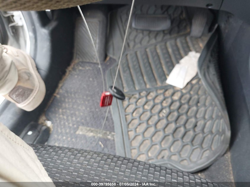 2008 Hyundai Accent Gs VIN: KMHCM36C58U076804 Lot: 39795658