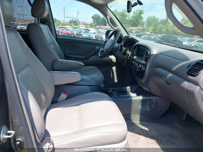 2005 Toyota Sequoia Sr5 V8 VIN: 5TDBT44A25S253500 Lot: 39795972