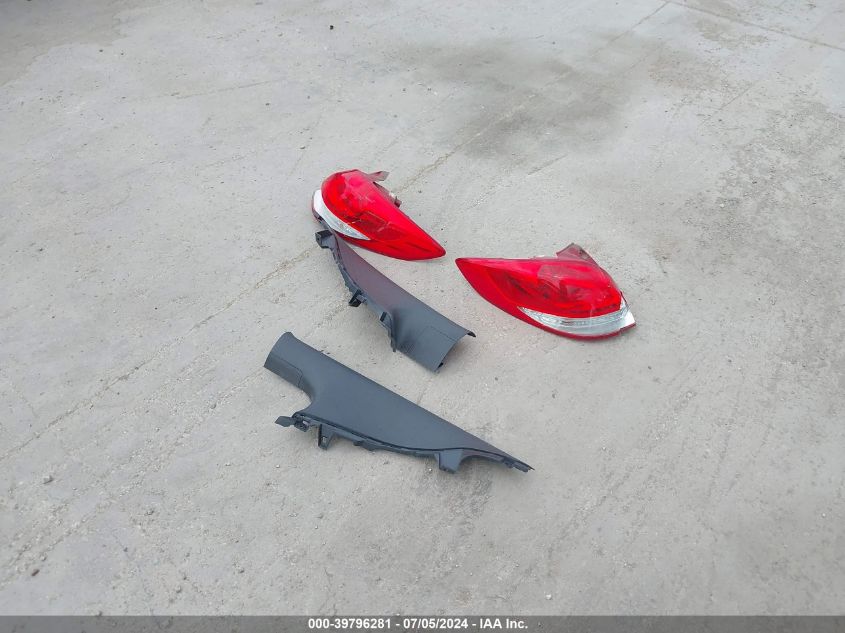 2013 Hyundai Veloster Base W/Black VIN: KMHTC6AD0DU087496 Lot: 39796281