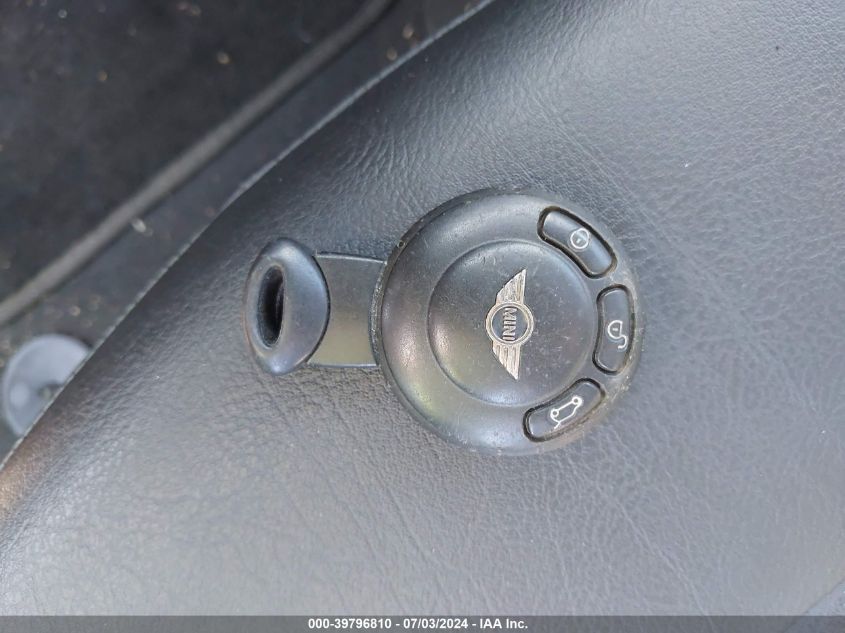 2009 Mini Cooper VIN: WMWMF33519TW73803 Lot: 39796810