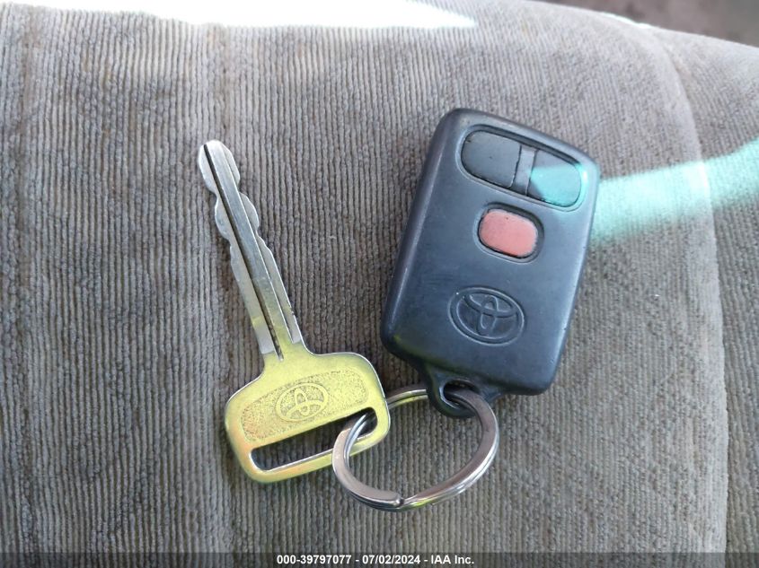 1998 Toyota Sienna Xle VIN: 4T3ZF13C0WU084956 Lot: 39797077