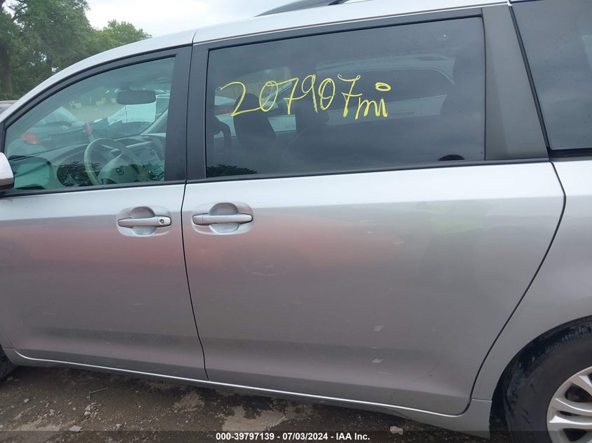 2013 Toyota Sienna Xle V6 8 Passenger VIN: 5TDYK3DC3DS398214 Lot: 39797139