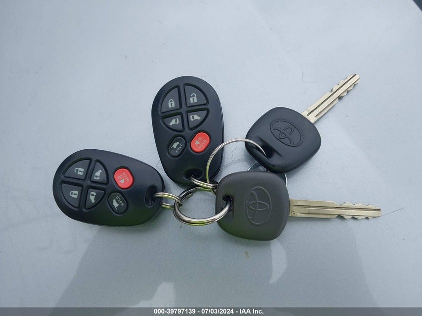 2013 Toyota Sienna Xle V6 8 Passenger VIN: 5TDYK3DC3DS398214 Lot: 39797139