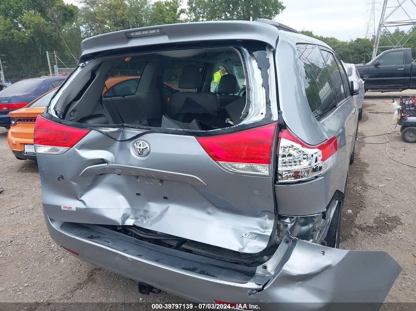 2013 Toyota Sienna Xle V6 8 Passenger VIN: 5TDYK3DC3DS398214 Lot: 39797139