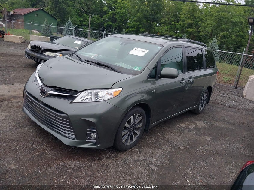 VIN 5TDDZ3DCXJS204302 2018 TOYOTA SIENNA XLE 7 PASSENGER