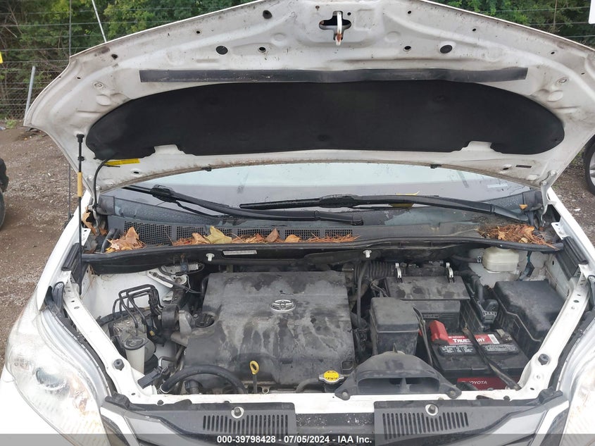 2013 Toyota Sienna Xle V6 8 Passenger VIN: 5TDYK3DCXDS340522 Lot: 39798428