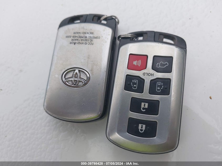 2013 Toyota Sienna Xle V6 8 Passenger VIN: 5TDYK3DCXDS340522 Lot: 39798428