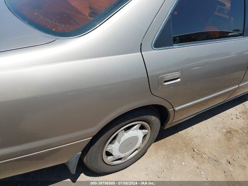 1999 Toyota Camry Ce VIN: 4T1BG22K4XU581211 Lot: 39798589