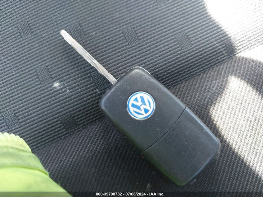 2001 Volkswagen New Beetle Gls VIN: 3VWCK21C41M444196 Lot: 39798782