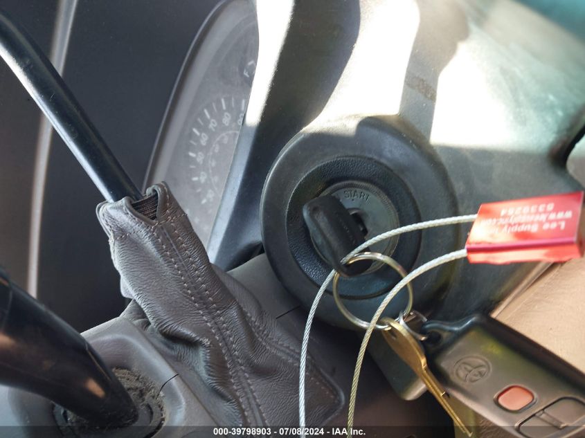 1998 Toyota Sienna Le VIN: 4T3ZF13C6WU023630 Lot: 39798903