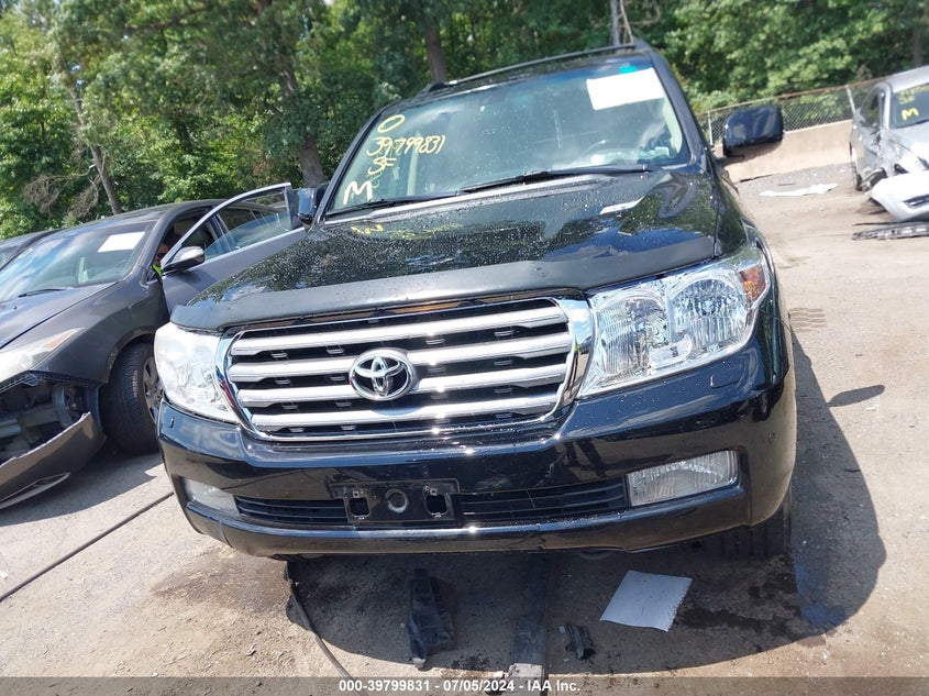 JTMHY7AJ5B4007758 2011 Toyota Land Cruiser V8