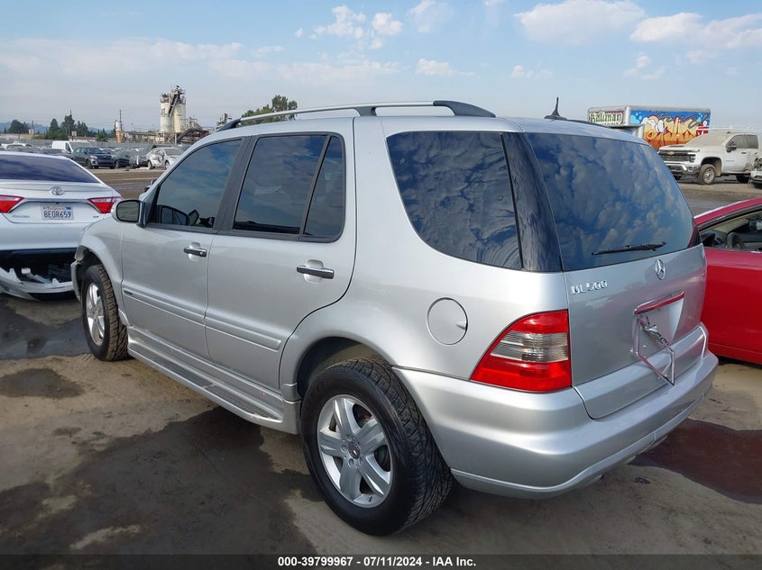 2005 Mercedes-Benz Ml 500 4Matic VIN: 4JGAB75E75A518339 Lot: 39799967