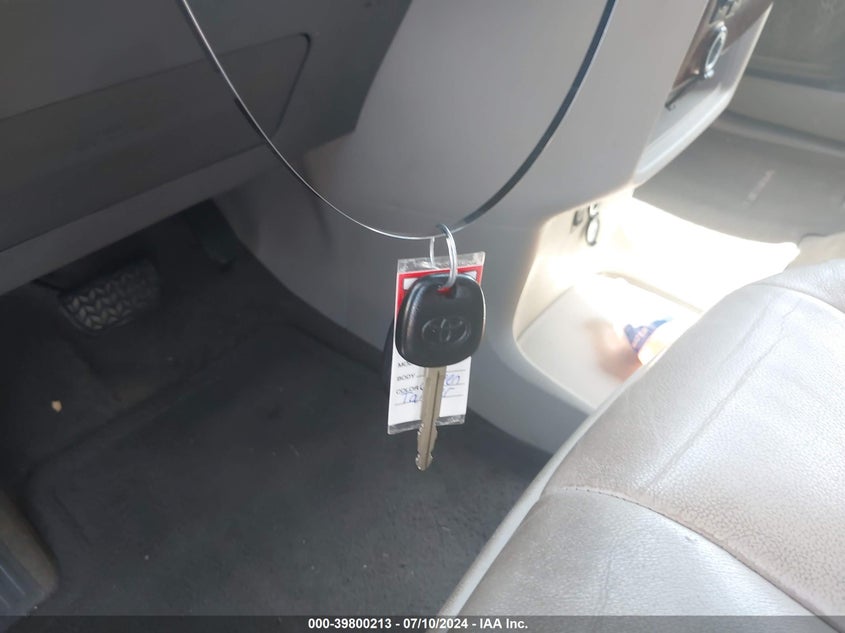 2014 Toyota Sienna Xle V6 8 Passenger VIN: 5TDYK3DC5ES422711 Lot: 39800213