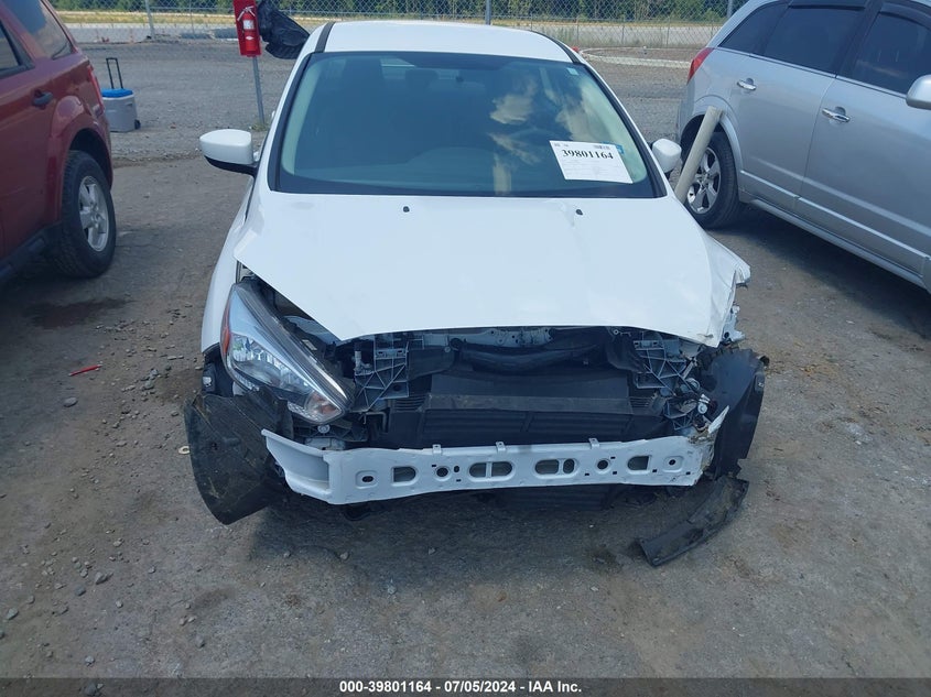 2018 Ford Focus Se VIN: 1FADP3F22JL262289 Lot: 39801164