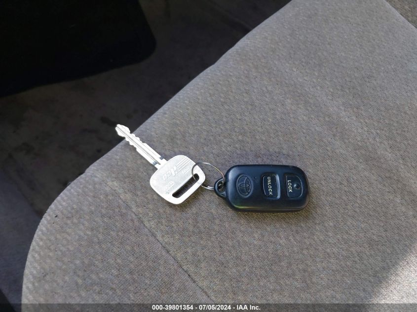 2000 Toyota Camry Le VIN: JT2BG28K4Y0381023 Lot: 39801354