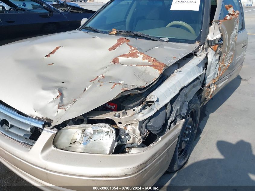 2000 Toyota Camry Le VIN: JT2BG28K4Y0381023 Lot: 39801354