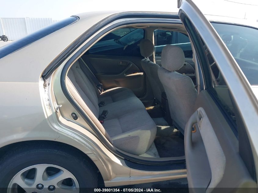 2000 Toyota Camry Le VIN: JT2BG28K4Y0381023 Lot: 39801354