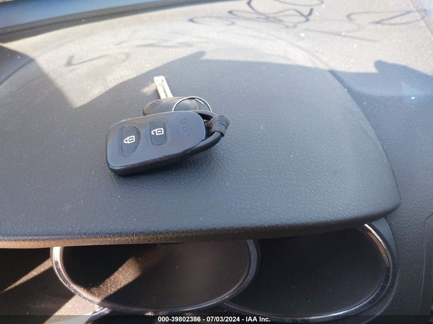 2011 Kia Sorento Lx V6 VIN: 5XYKTDA20BG115492 Lot: 39802386