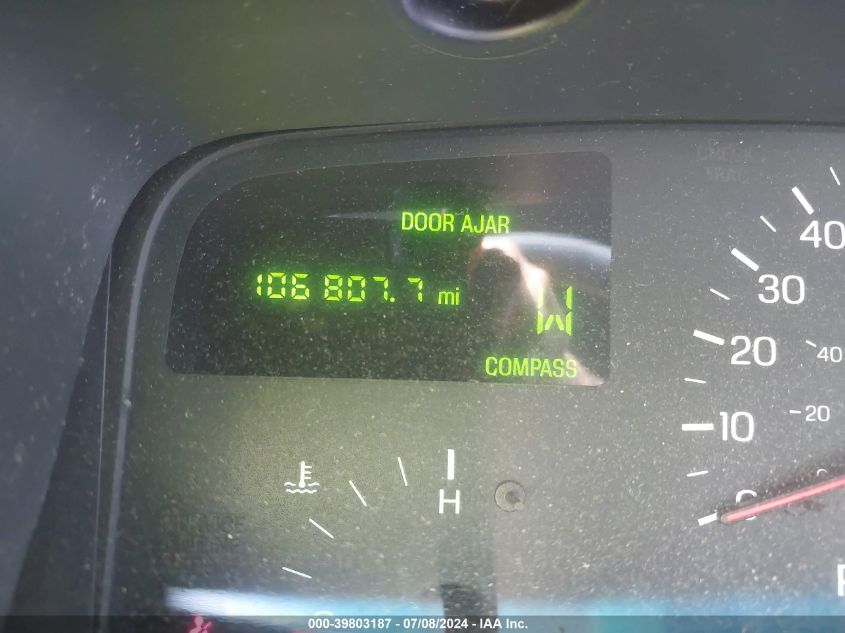 1999 Lincoln Town Car Executive VIN: 1LNHM81W0XY716610 Lot: 39803187