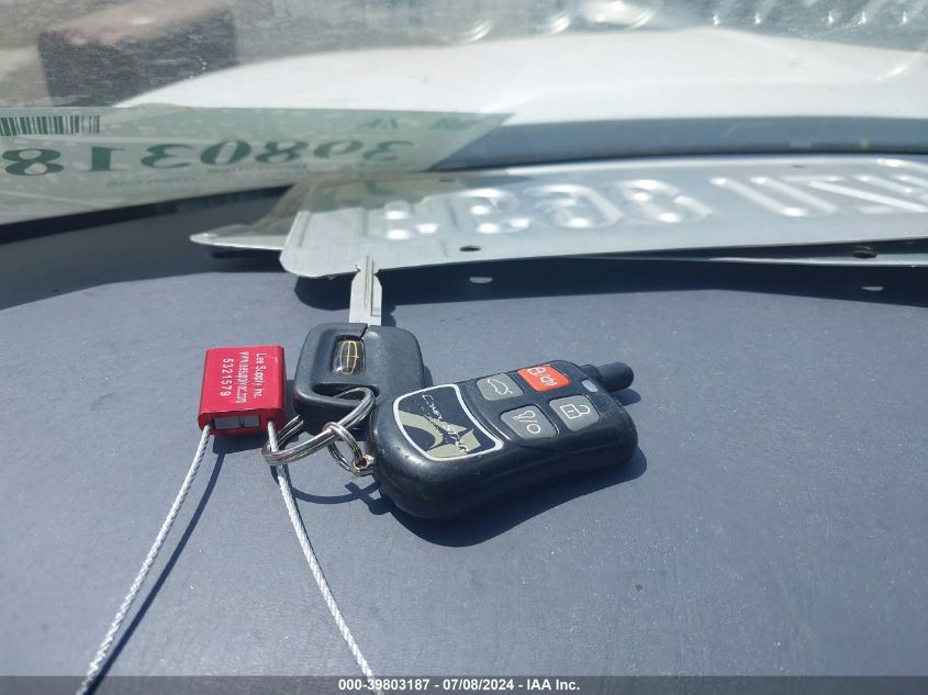 1999 Lincoln Town Car Executive VIN: 1LNHM81W0XY716610 Lot: 39803187