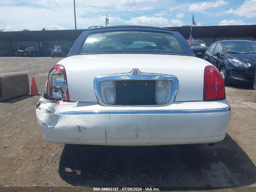 1999 Lincoln Town Car Executive VIN: 1LNHM81W0XY716610 Lot: 39803187