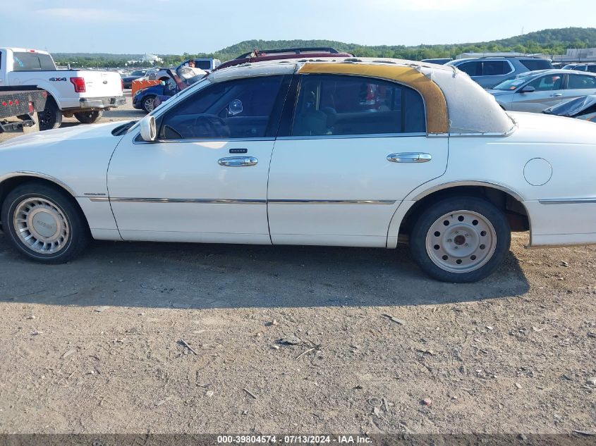 2002 Lincoln Town Car Executive VIN: 1LNHM81W92Y667335 Lot: 39804574