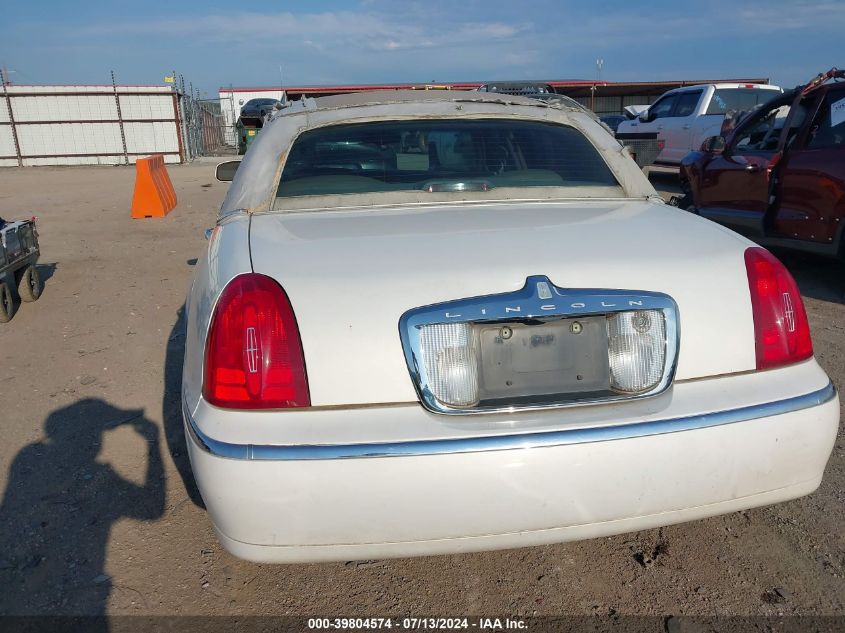 2002 Lincoln Town Car Executive VIN: 1LNHM81W92Y667335 Lot: 39804574