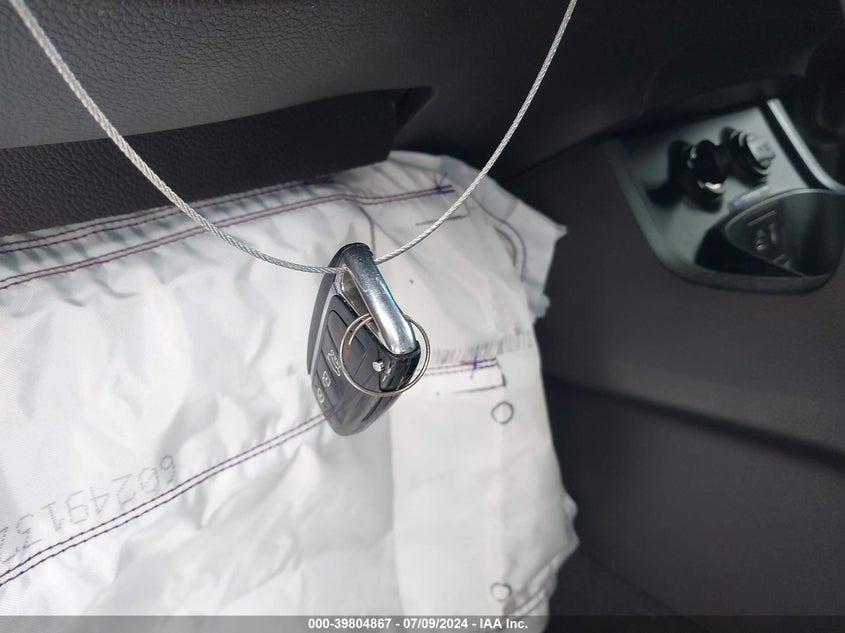 2017 Hyundai Santa Fe Se VIN: KM8SN4HF8HU184999 Lot: 39804867