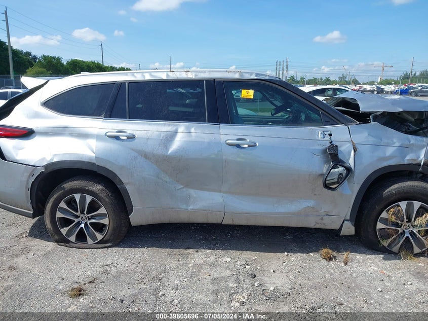 2022 TOYOTA HIGHLANDER XLE - 5TDGZRAH0NS541664