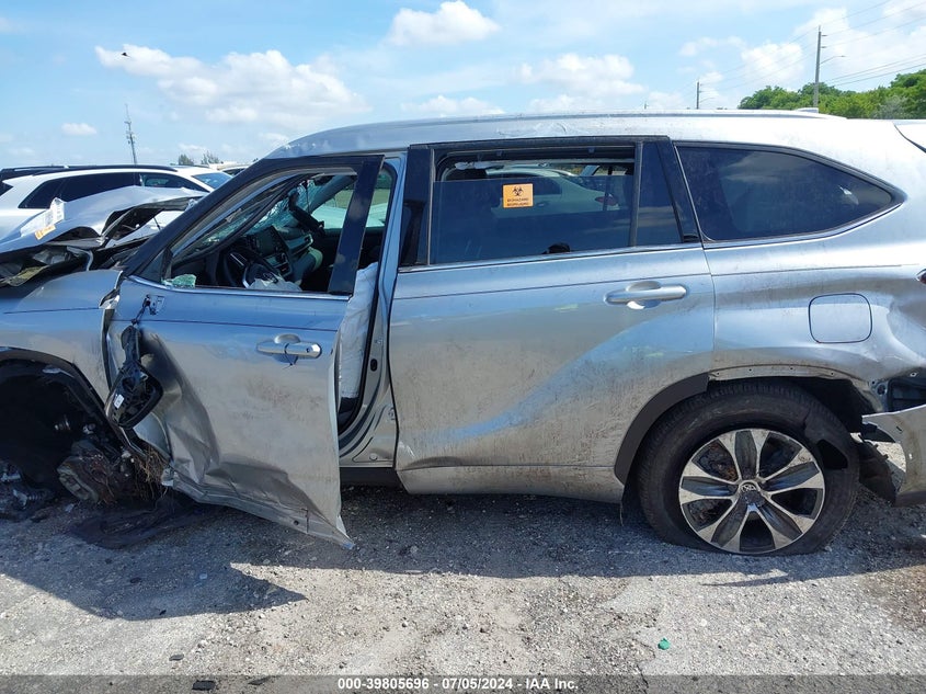 2022 TOYOTA HIGHLANDER XLE - 5TDGZRAH0NS541664
