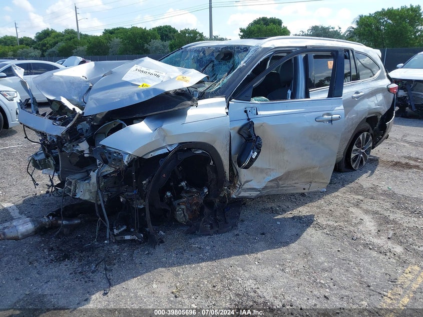 2022 TOYOTA HIGHLANDER XLE - 5TDGZRAH0NS541664