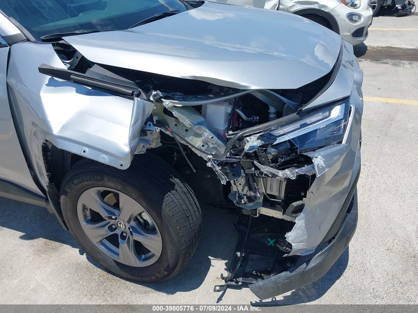 VIN 2T3LWRFV6RW208704 2024 TOYOTA RAV4 HYBRID LE