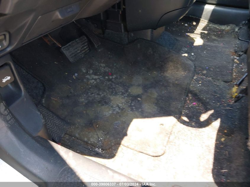 2000 Honda Cr-V Lx VIN: JHLRD2848YC017429 Lot: 39806337