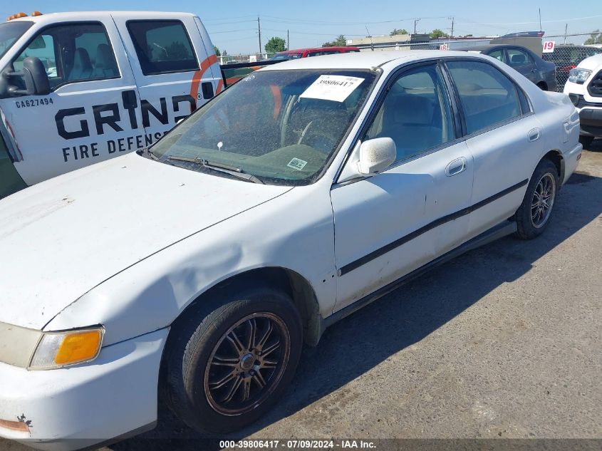 1996 Honda Accord Lx/Ex VIN: 1HGCD563XTAO10826 Lot: 39806417