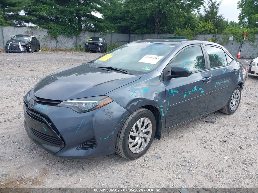 VIN 2T1BURHE4JC012242 2018 TOYOTA COROLLA LE
