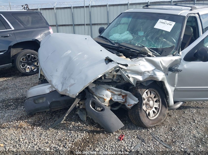 2002 Ford Expedition Xlt VIN: 1FMEU15L02LA34228 Lot: 39807498