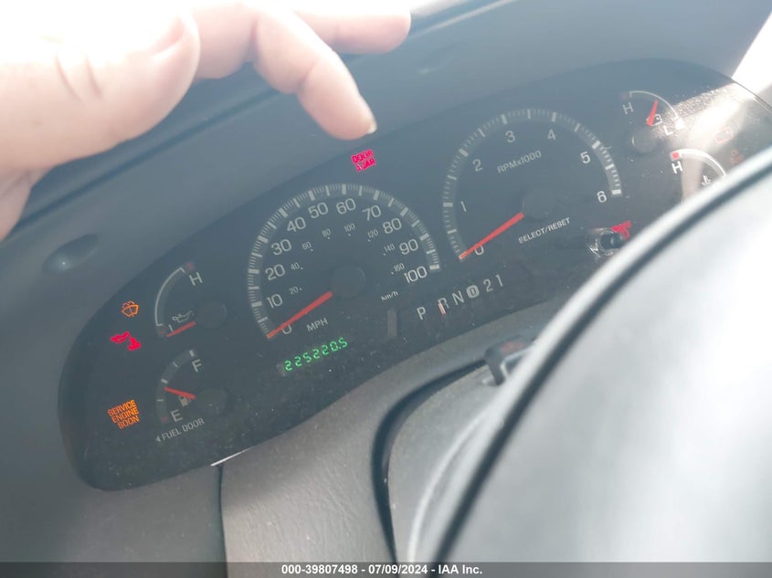 2002 Ford Expedition Xlt VIN: 1FMEU15L02LA34228 Lot: 39807498