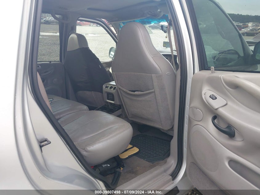 2002 Ford Expedition Xlt VIN: 1FMEU15L02LA34228 Lot: 39807498