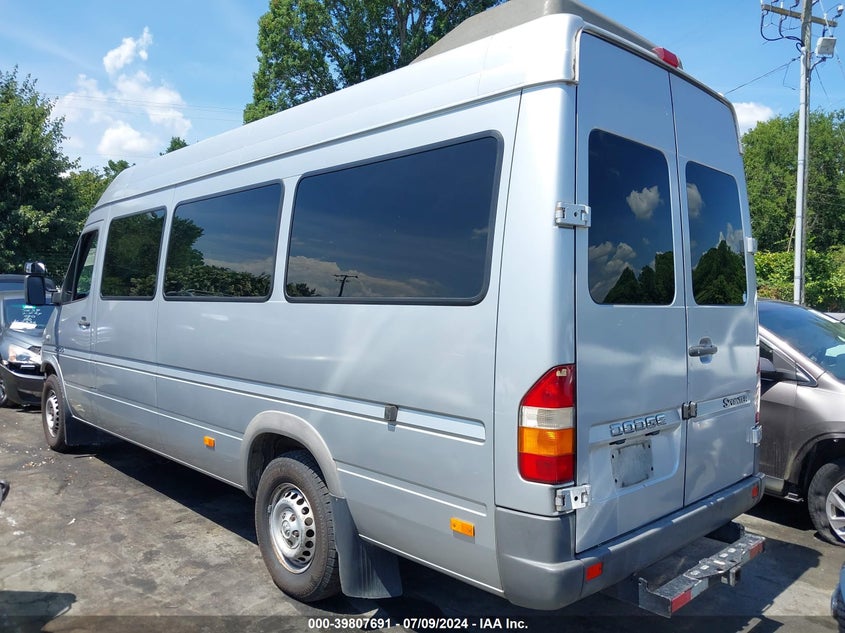 2004 Dodge Sprinter Wagon 2500 High Roof VIN: WD5PD744X45678094 Lot: 39807691