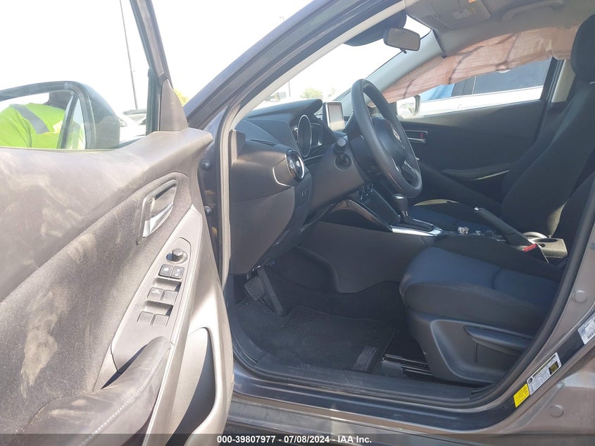 VIN 3MYDLBYV6JY305113 2018 TOYOTA YARIS IA