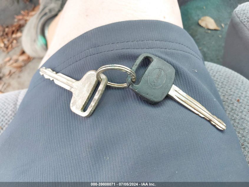 2002 Toyota Tundra Sr5 V8 VIN: 5TBRT341X2S255721 Lot: 39808071