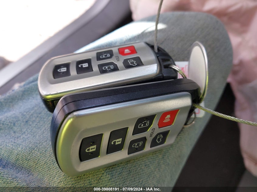 2015 Toyota Sienna Xle 8 Passenger VIN: 5TDYK3DC4FS530383 Lot: 39808191