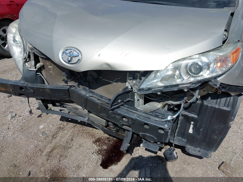 2015 Toyota Sienna Xle 8 Passenger VIN: 5TDYK3DC4FS530383 Lot: 39808191