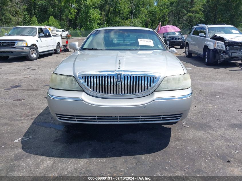 2005 Lincoln Town Car Signature VIN: 1LNHM81W95Y607866 Lot: 39809191