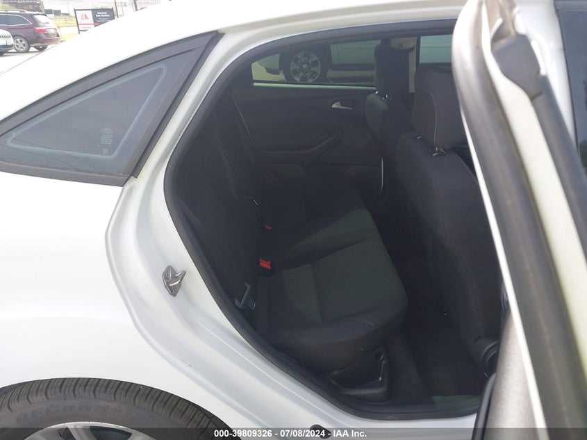 2018 Ford Focus Se VIN: 1FADP3F24JL259460 Lot: 39809326