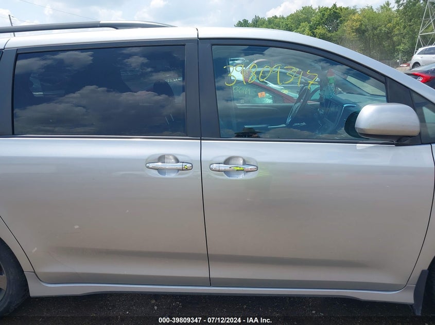 2016 Toyota Sienna Se 8 Passenger VIN: 5TDXK3DC5GS707763 Lot: 39809347